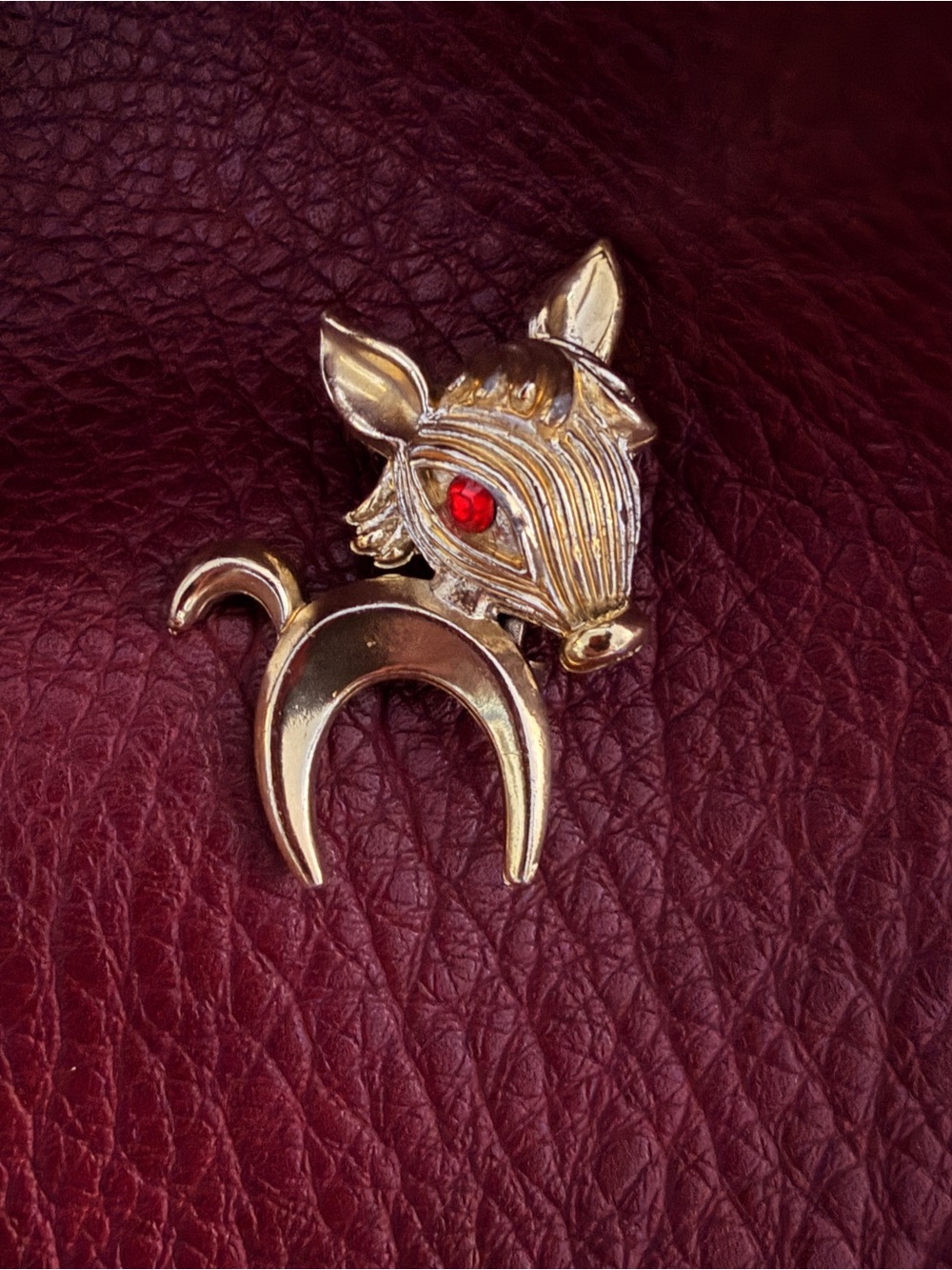 Vintage 90s Gold Tone Horse Brooch Red Rhinestone Eye